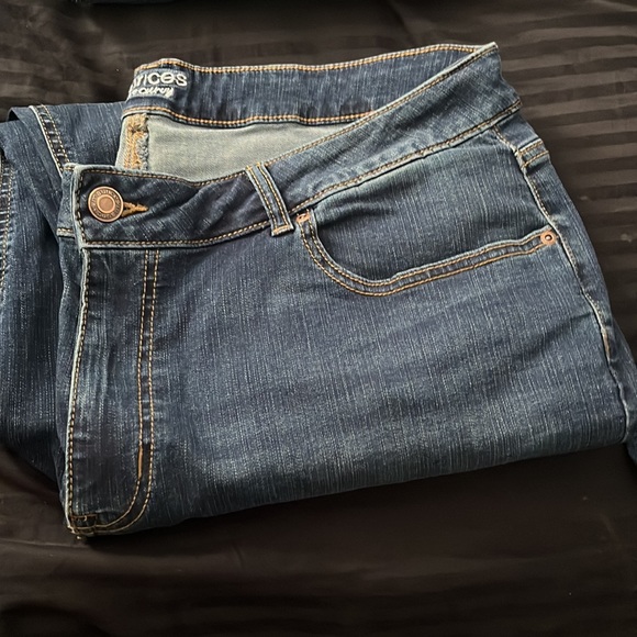 Like new Maurices high rise size 22W jeans, Priced per pair - Picture 4 of 5